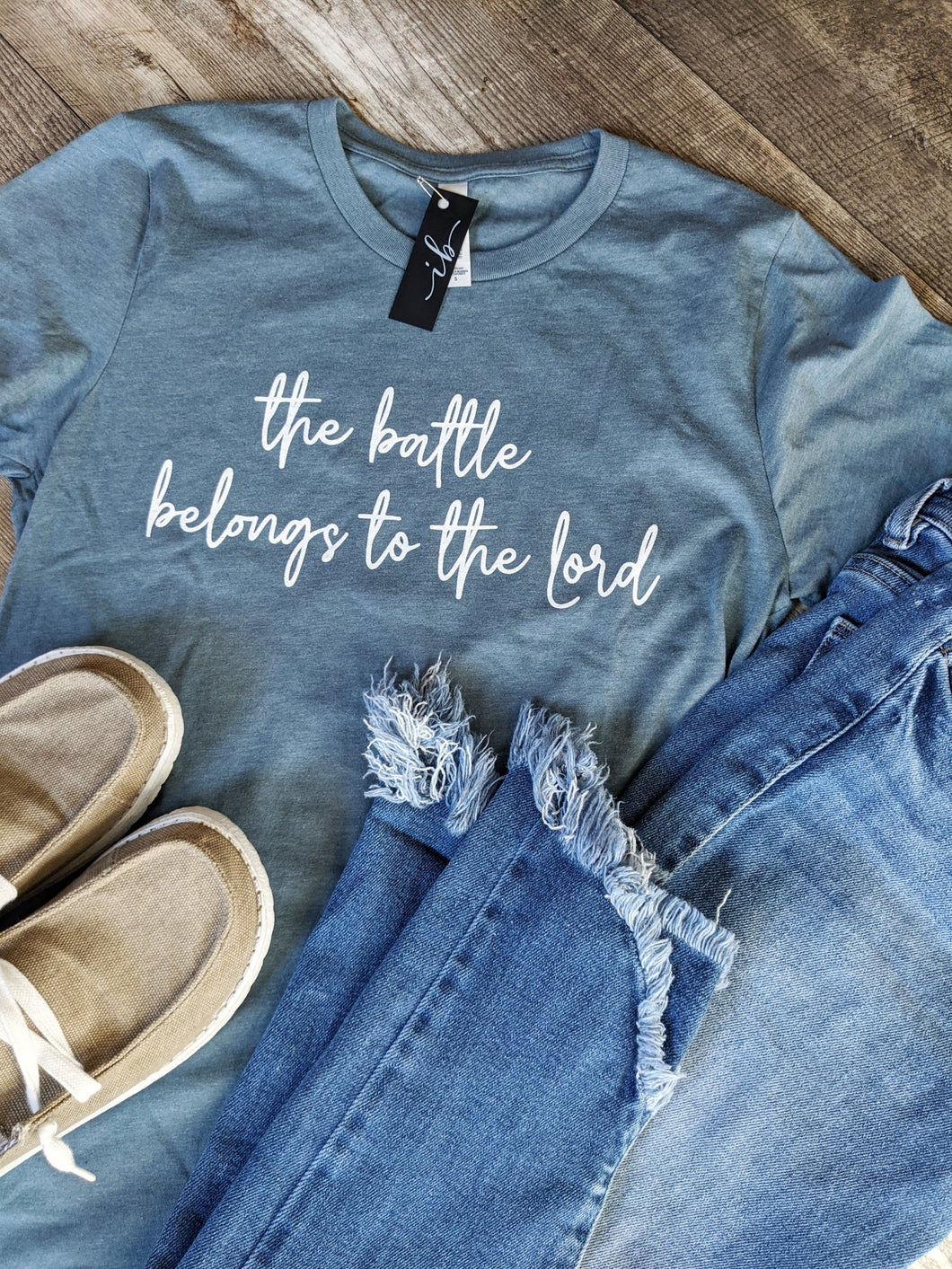 The Battle Belongs to the Lord t-shirt (vintage heather blue)